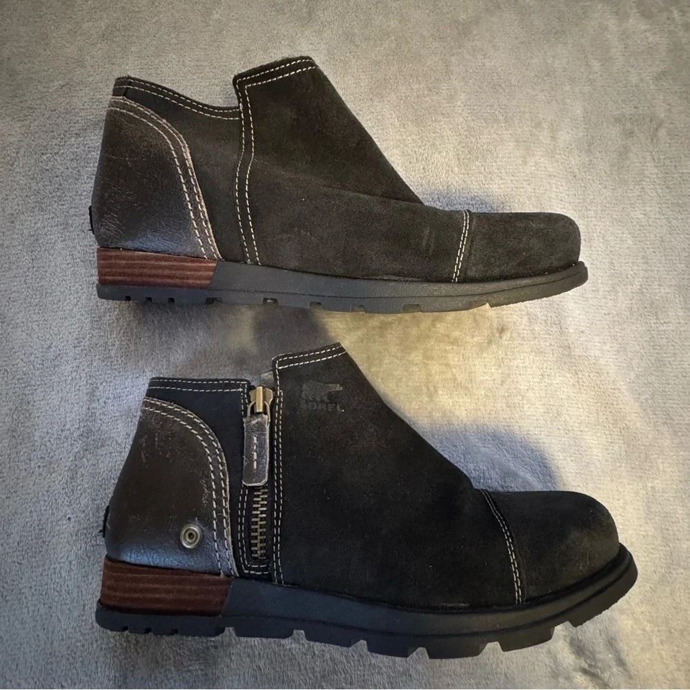 Sorel Major Low Ankle Bootie in Black Suede and Leather Women’s Size 9 1/2